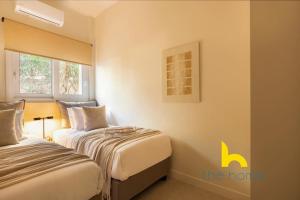 Luxurious Zen Retreat with Balcony and 300mbps WiFi