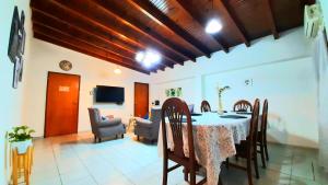 Casa Ideal en Mendoza Centro, Autocheckin, Patio con Parrilla y Parking privado Gratis a 100 mts