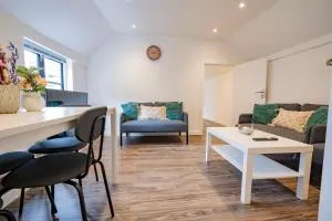 Ideal Uxbridge Hub, 3 Bed Flat Next to the Station - 阿克斯桥