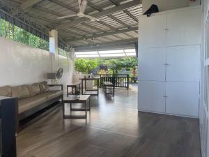 5BR House with Centralized AC, Backyard & Office