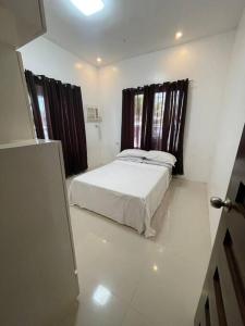 5BR House with Centralized AC, Backyard & Office