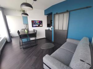 Appartements T2, vue mer panoramique, 2 min a pied de la plage : photos des chambres