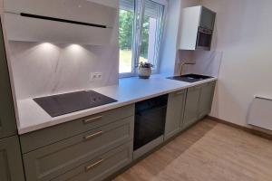 La Dame - Parking Privé GRATUIT Proche GE Alstom & Centre-Ville