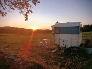 Caravane Vintage Atypique avec jacuzzi à la campagne - Mayres