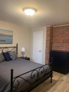 Bauer Terrace - Cozy 1 bedroom beside The Citadel