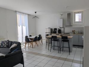 Appartements Grand appartement lumieux avec parquet : photos des chambres