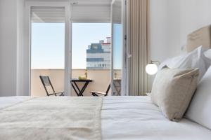 Modern Apartment by CM Properties