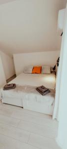 WHITE ROOMS ARENA ZAGREB 