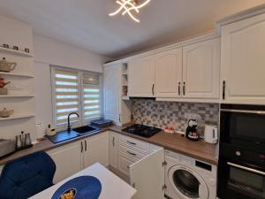 All In Jacuzzi Apartment