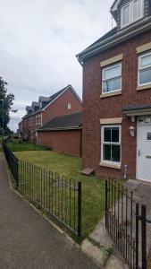 Sleeps up to 8 guests - Modern townhouse near Newcastle
