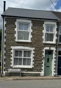 1 Curwen Terrace - Pont-rhyd-y-fen