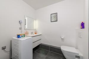 Appartements L-Ambre - T2 Lumineux - Parking, RER A, Disneyland : photos des chambres