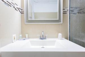 Warm Mineral Springs Motel