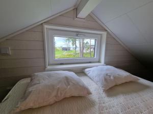 Fridfullt läge, stuga med sjöutsikt