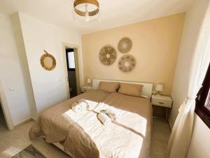 Beach Apartment with Pool & Gym