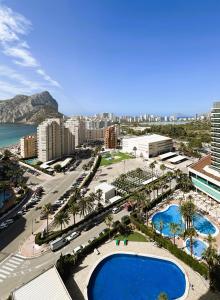 Beach Apartment with Pool & Gym