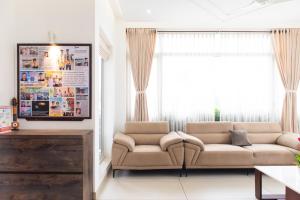 Rosy Villa - Riverside Stay with Pool & View