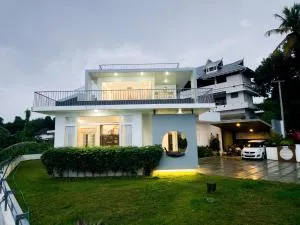 Rosy Villa - Riverside Stay with Pool & View - Angamali