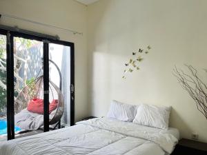 Villa Beranda with a pool by BaliBenefit