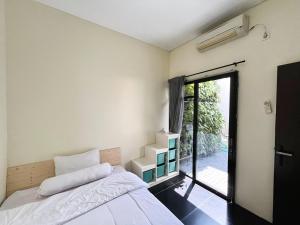 Villa Beranda with a pool by BaliBenefit