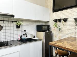 Villa Beranda with a pool by BaliBenefit