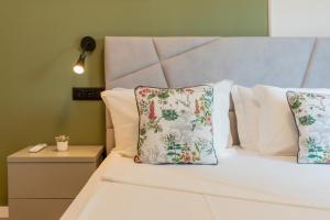 Casa Flores - 2 bedroom, Lift, AC, Car Parking - extra