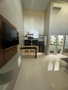 Entire Modern House with ricefield view and private garage