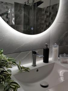 Căsuță cu parcare și grădină - The Cozy Chic Retreat