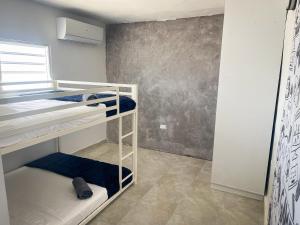 Cozy 4 Guest Apt with Air Conditioning, Free Parking & Wi-Fi