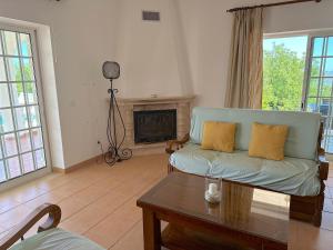 BnB Homes Luxurious Villa Stardust with swimming pool & BBQ for Family Fun