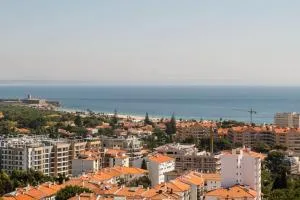 Elevated Elegance Mesmerizing Seaside Penthouse - Parede