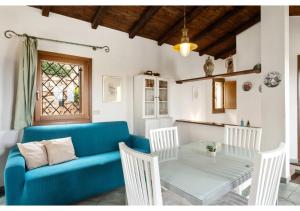 Villa Laura - Elegant Sea View Retreat