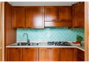 Villa Laura - Elegant Sea View Retreat