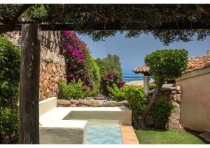 Villa Laura - Elegant Sea View Retreat