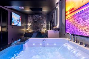 Oulala, amour, parking privé et vive la vie