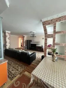 Просторные апартаменты с 2 спальнями - Zaozërnyy