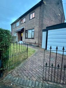 Housefield Stay, Room 2