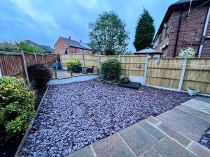 Housefield Stay, Room 2