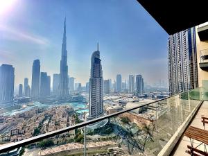 Breathtaking Burj View, Sky High Luxury 2BR Apartment by 2nd Best Home
