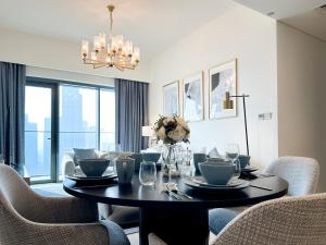 Breathtaking Burj View, Sky High Luxury 2BR Apartment by 2nd Best Home