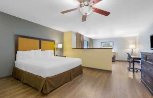 Deluxe Studio with 1 King Bed - Non-Smoking room in Extended Stay America Suites - Hartford - Manchester