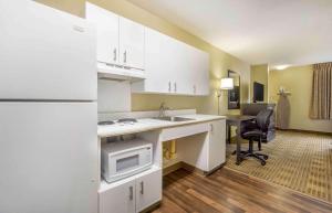 Queen studio with 1 Queen Bed - Disability Access/Non-Smoking room in Extended Stay America Suites - Tacoma - Fife