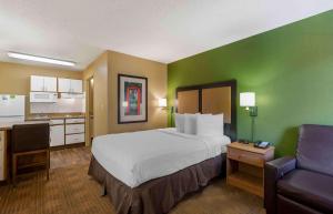 Queen Studio - Non-Smoking room in Extended Stay America Suites - Clearwater - Carillon Park