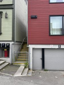 Deluxe central 2 bedroom with view and underground garage