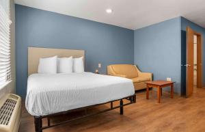 Queen Room with Sofa Bed - Non-Smoking room in WoodSpring Suites West Melbourne I-95