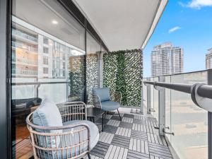 Delta Suites - In Downtown Toronto, Opposite Scotiabank Arena, CN Tower, Rogers Centre & MTCC