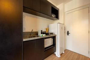 Studio minimalista e completo na Frei Caneca