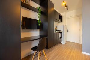 Studio minimalista e completo na Frei Caneca