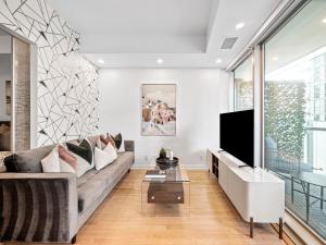 Delta Suites - In Downtown Toronto, Opposite Scotiabank Arena, CN Tower, Rogers Centre & MTCC