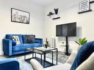 Spacious 4 Bedroom Home with Free Parking in Huddersfield, Sleeps 9 - Golcar